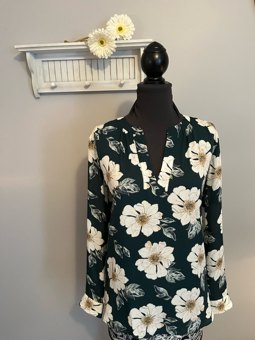LOFT Green Floral Split V-Neck Tunic EUC